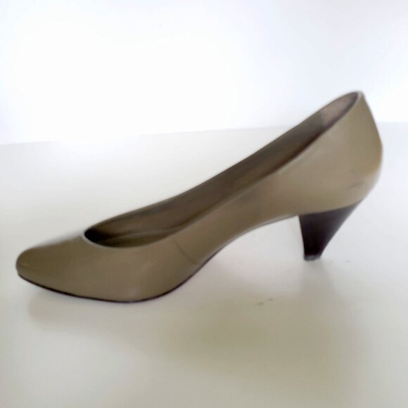 👠 9 West Khaki Leather Pumps - Classic & Comfortable (Size 6.5M) - Picture 2 of 14